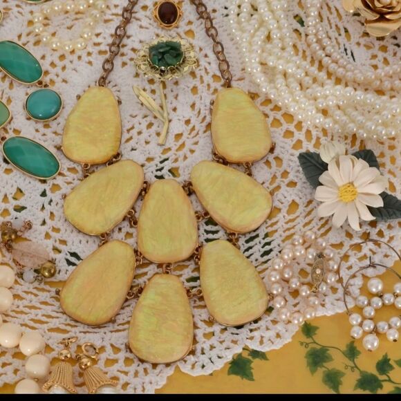 Vintage to Modern WEARABLE Costume Jewelry 20+ Trifari, P, and Japan - Picture 4 of 5